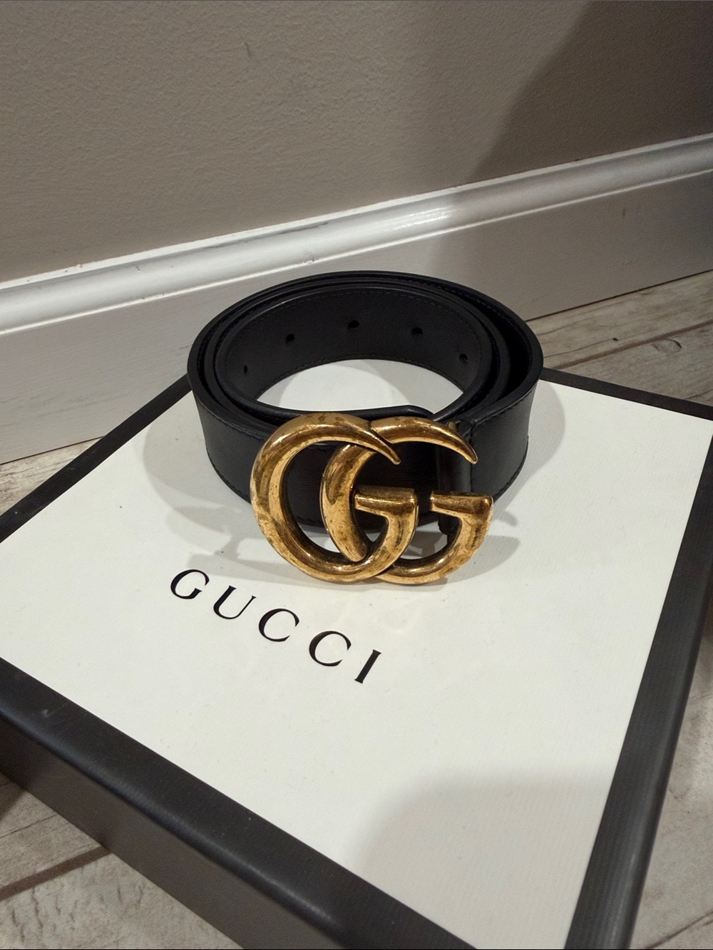 Gucci Black Leather Belt with Distressed Gold Double G Buckle